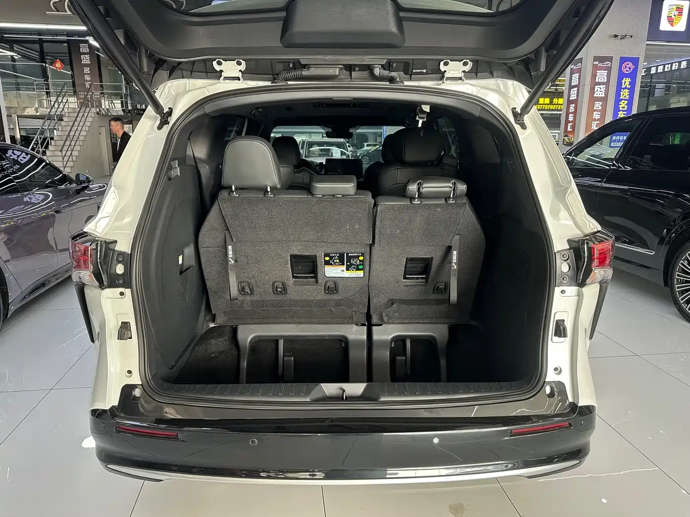 Toyota Sienna 2023 2.5L Hybrid Premium Edition фото 19