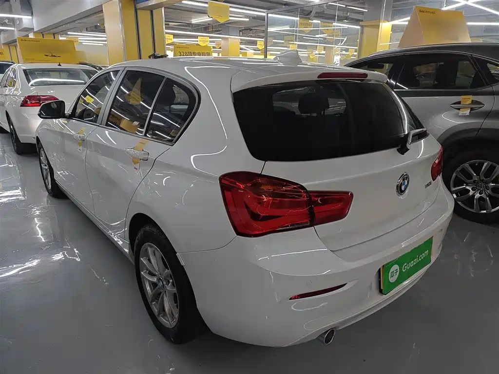 BMW 1 Series (Import) 2018 118i Leading фото 5