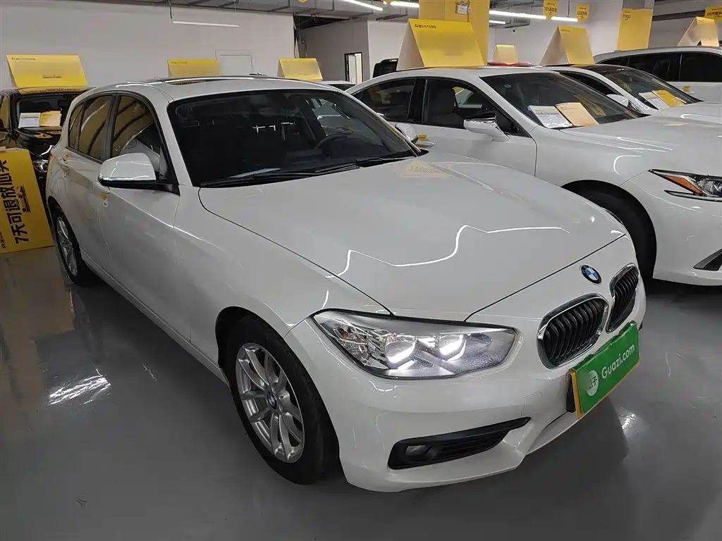 BMW 1 Series (Import) 2018 118i Leading фото 4