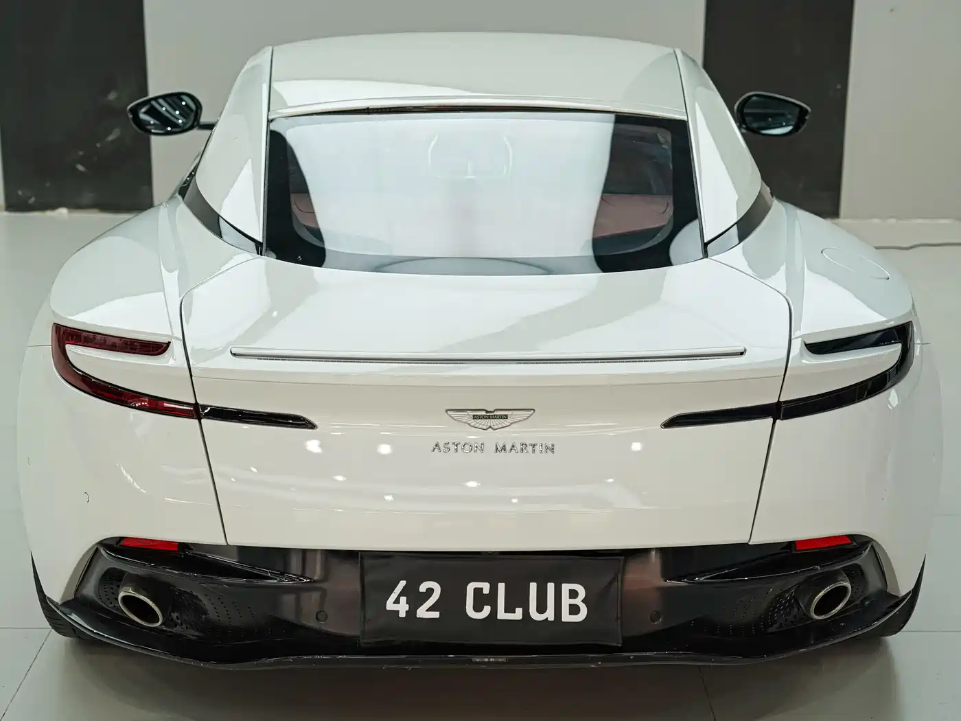Aston Martin DB11 2020 4.0T V8 Coupe фото 7