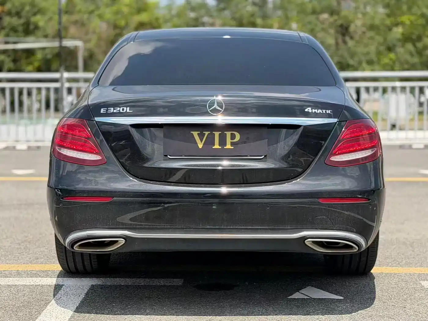 Photo 8 - Mercedes-Benz E-Class