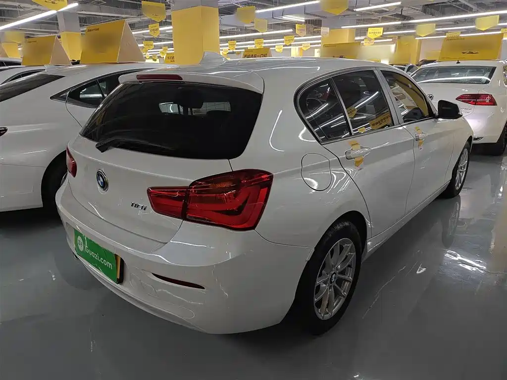 BMW 1 Series (Import) 2018 118i Leading фото 7