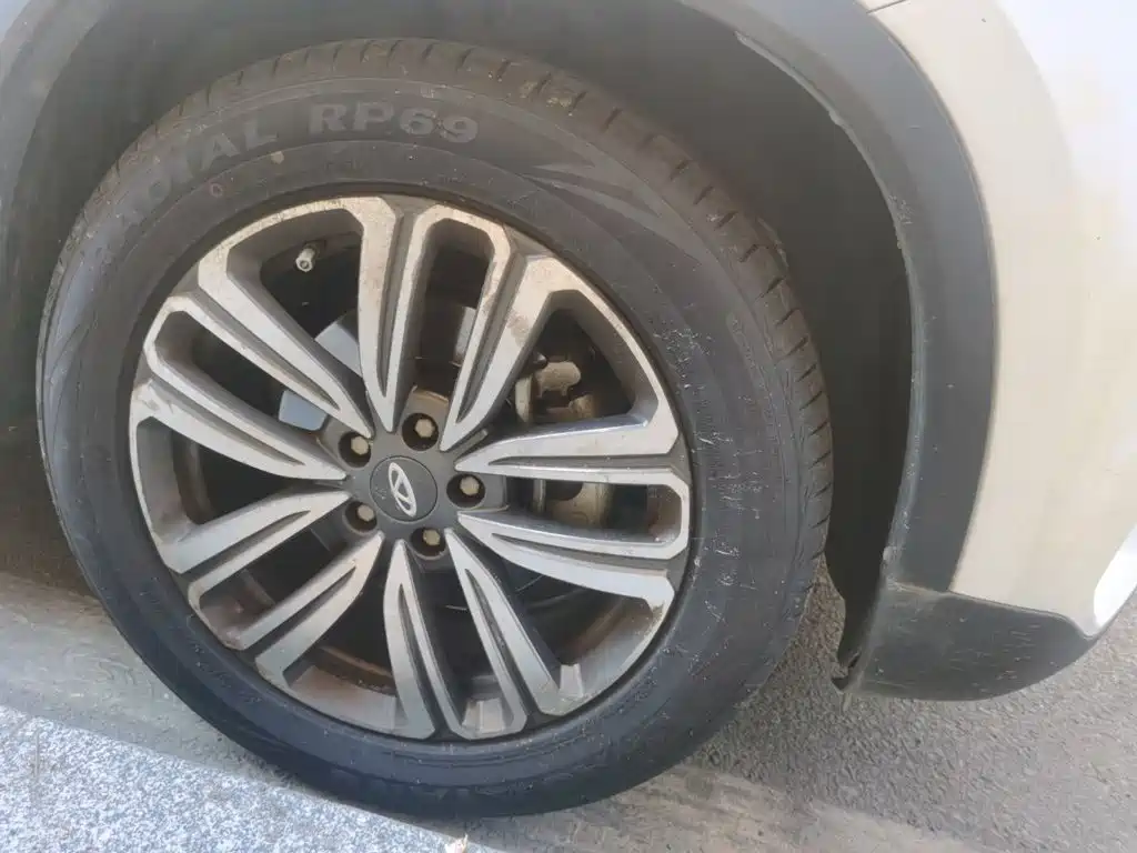 Фото 8 - Chery Tiggo 8