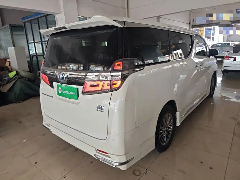 Фото 7 - Toyota Vellfire