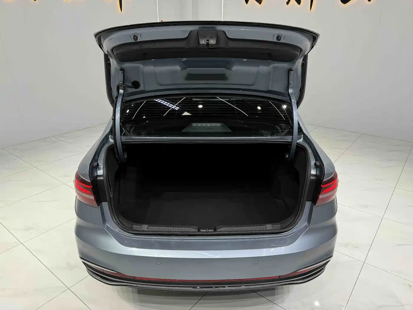 Volkswagen Lavida 2023 1.5L Automatic Starlight 5 Million Edition фото 18