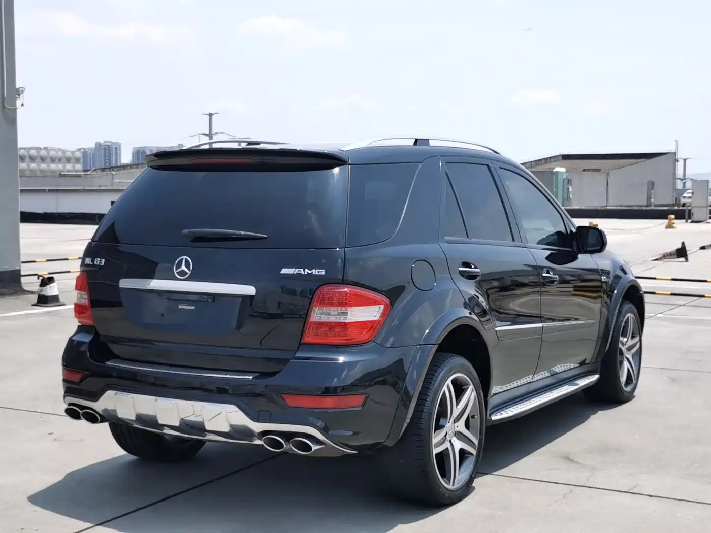Mercedes-Benz M-Class AMG 2011 AMG ML 63 фото 15