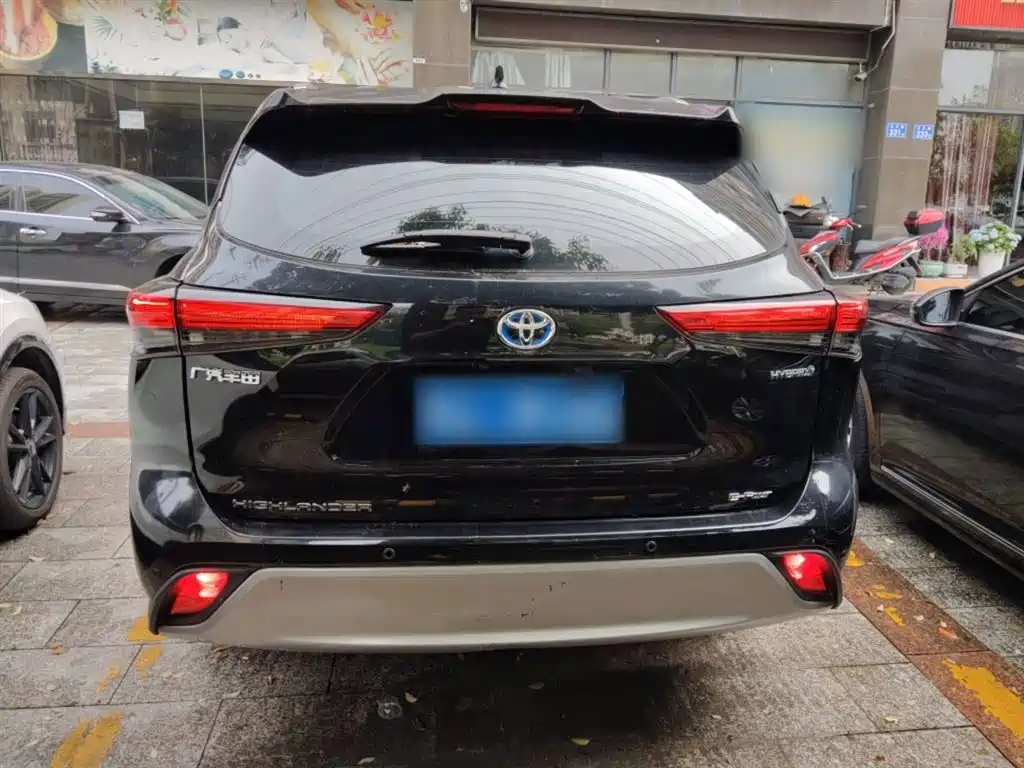 TOYOTA HIGHLANDER