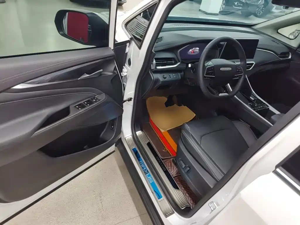 SAIC Maxus Maxus G50 2023 2023 PLUS 1.5T Automatic Escort Edition