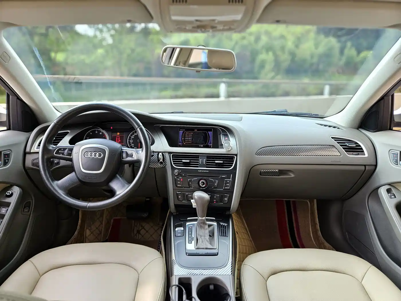 Фото 12 - Audi A4L