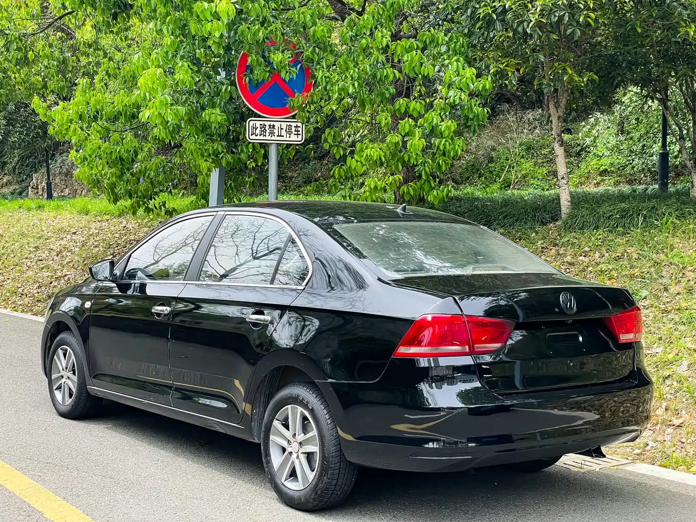 Volkswagen Santana 2013 1.6L Manual Trend Edition фото 3