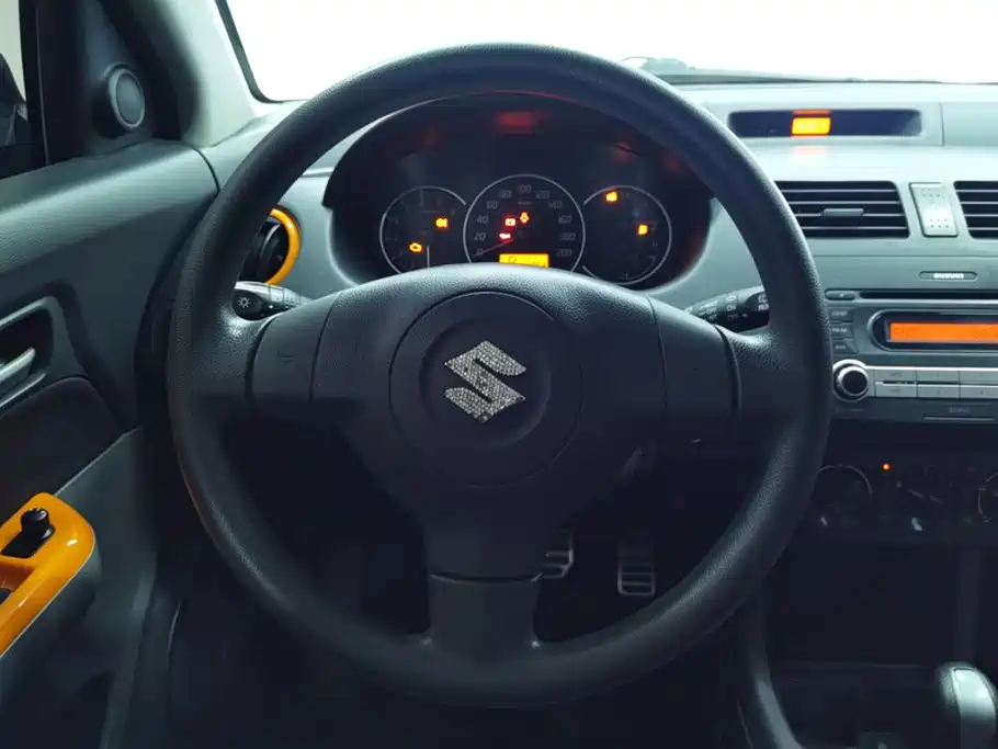 Фото 15 - Suzuki Swift