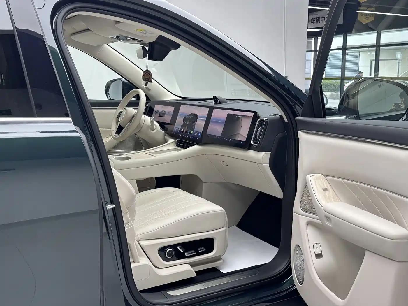 Aito AITO M8 2025 2025 Model Extended Range Max+ Edition 53.4kWh 6-Seater