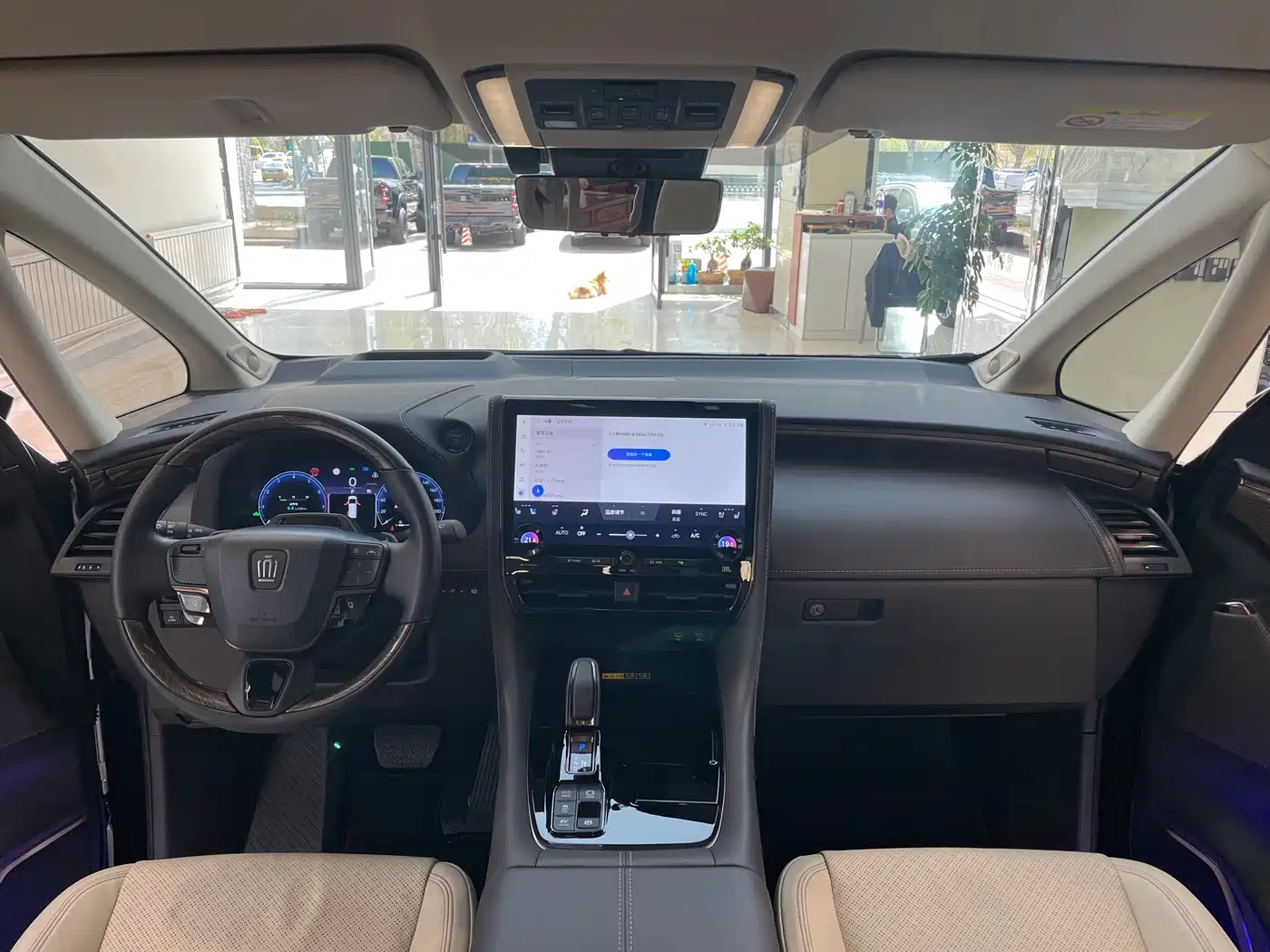 Toyota Vellfire 2024 Crown Hybrid 2.5L Executive Premium Edition фото 21
