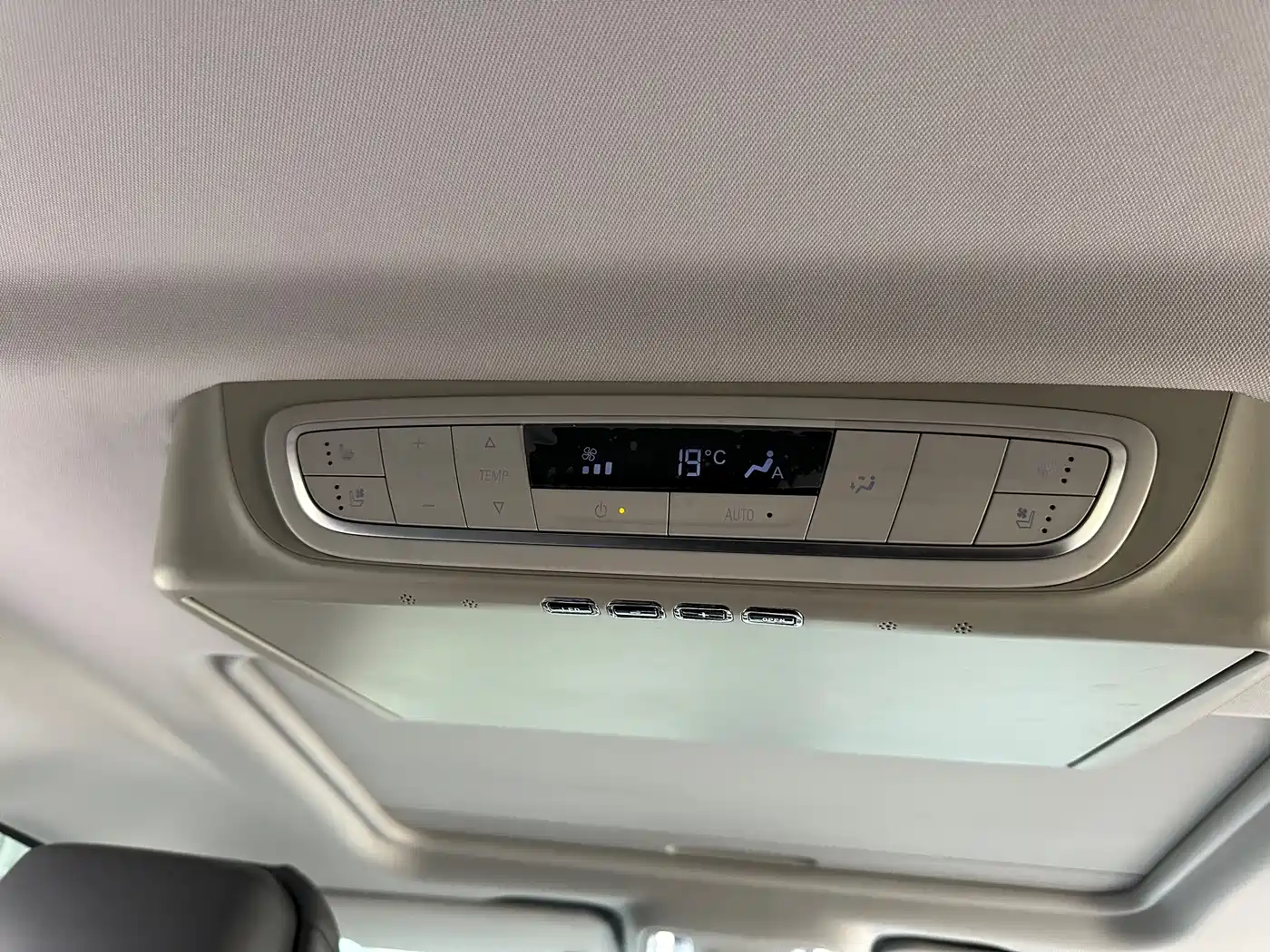 Buick GL8 2026 Luzun Smart Edition фото 12