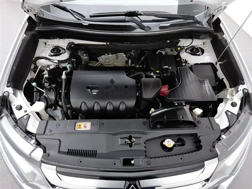 Mitsubishi Outlander 2018 2.4L 4WD Luxury Edition 7-seater фото 6