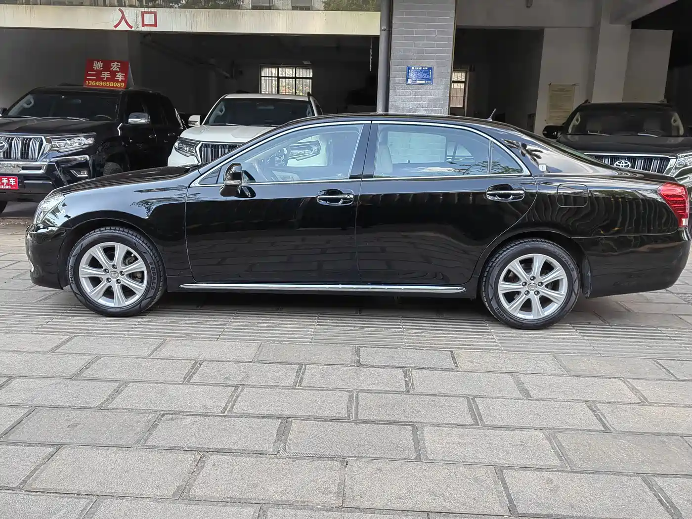 Toyota Crown 2010 3.0L Royal Saloon VIP фото 3