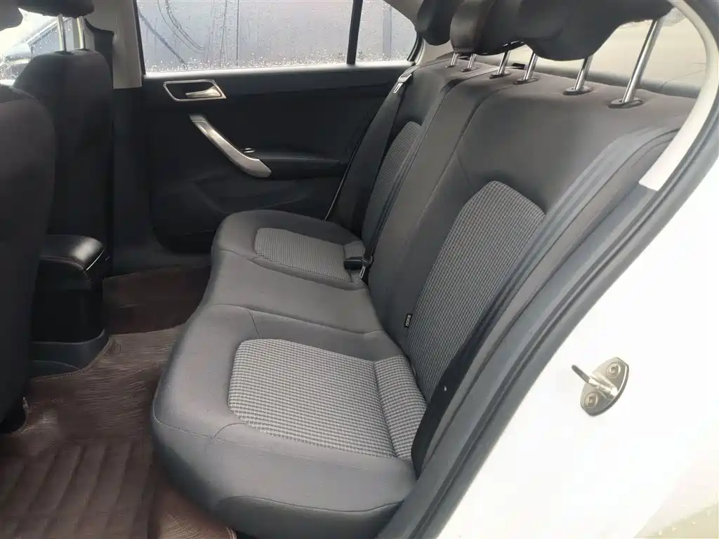 VOLKSWAGEN SANTANA
