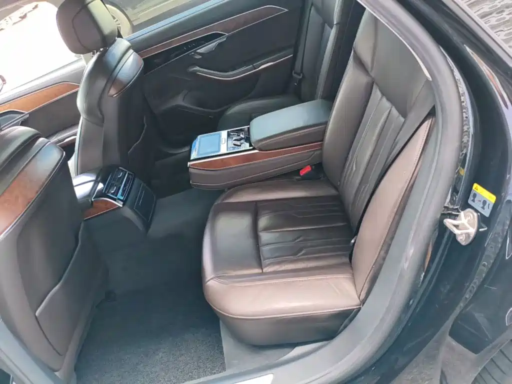 Фото 22 - Audi A8
