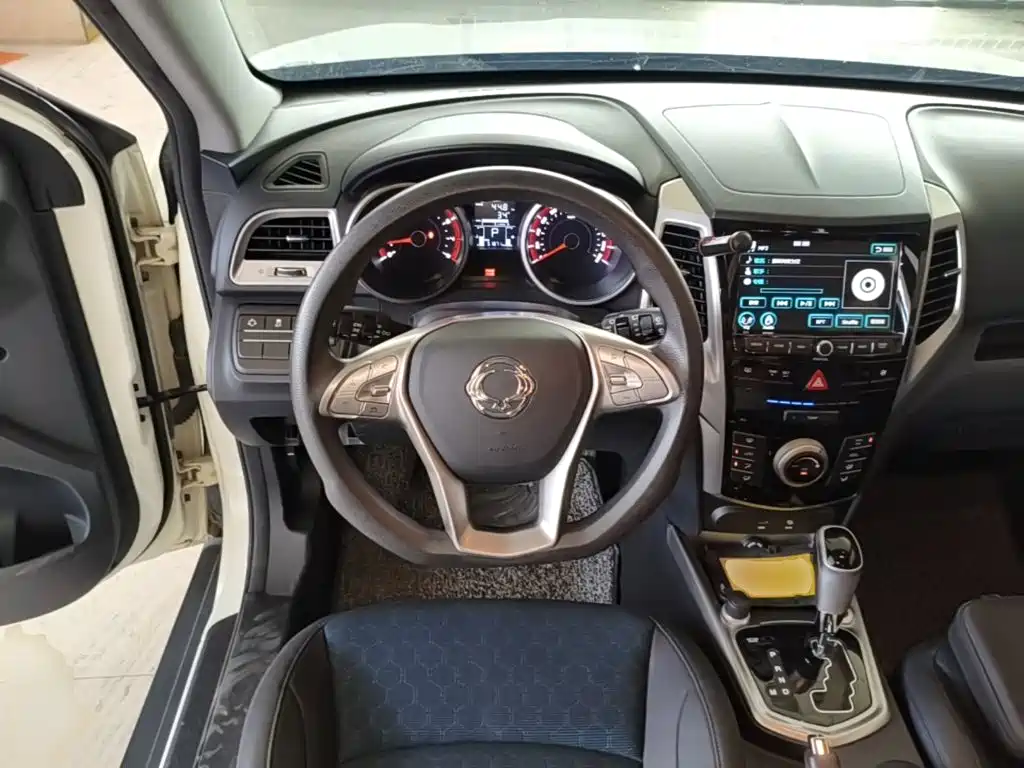 SsangYong Tivoli 2017 2015 1.6L Automatic 2WD Fashion Edition