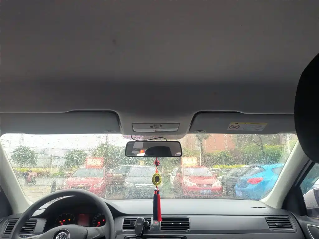 VOLKSWAGEN SANTANA