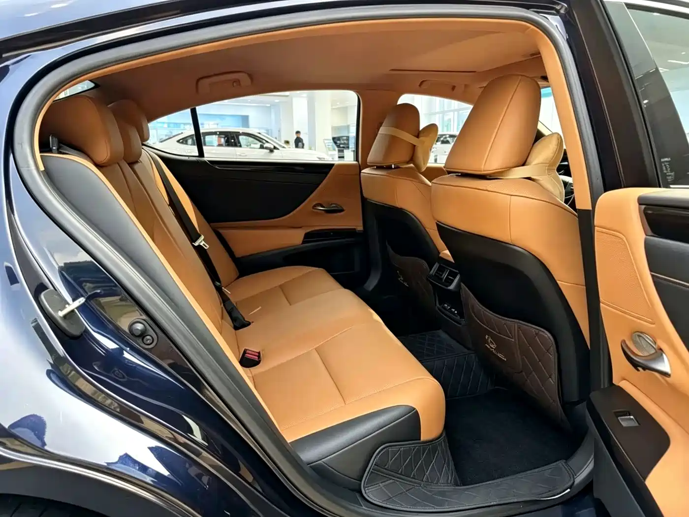 Lexus ES 2023 200 Luxury Edition фото 7