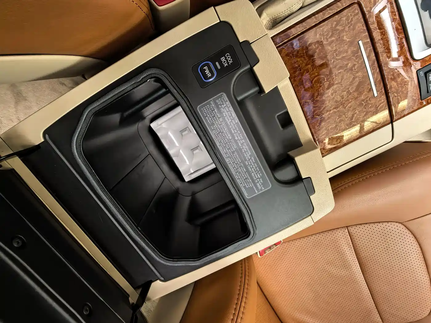 Toyota Land Cruiser (Import) 2015 4.0L V6 Middle East Limited Edition фото 18