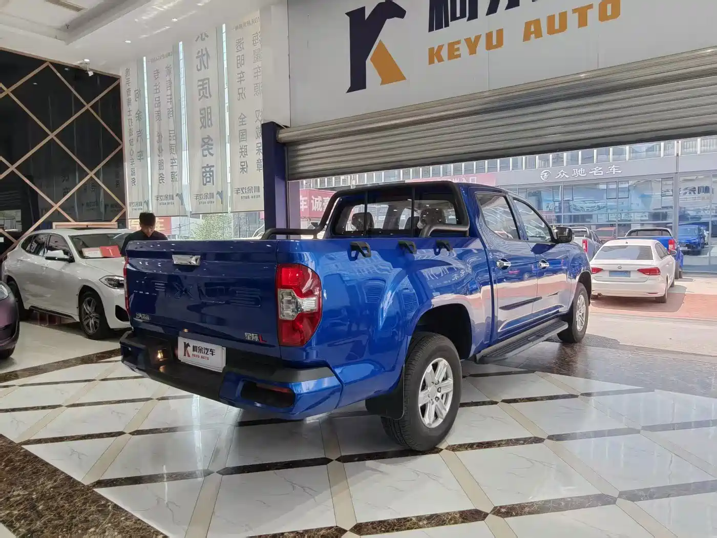 SAIC Maxus Interstellar 2026 2024 Model Interstellar L 2.0T Diesel Automatic 2WD Luxury Edition Long Cargo