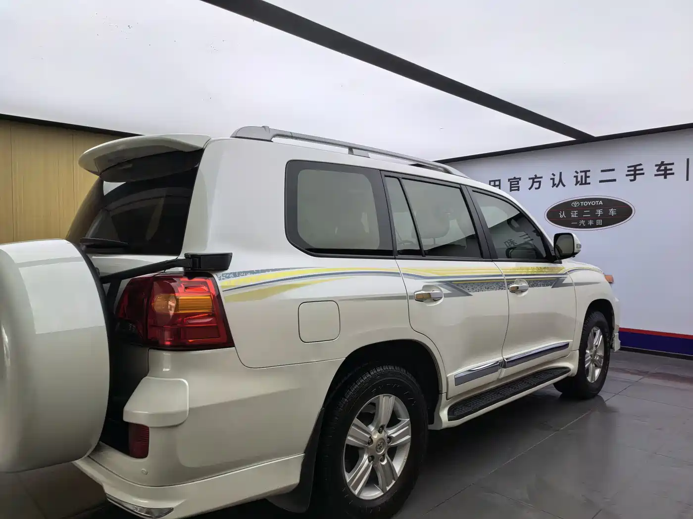 Toyota Land Cruiser (Import) 2015 4.0L V6 Middle East Limited Edition фото 7