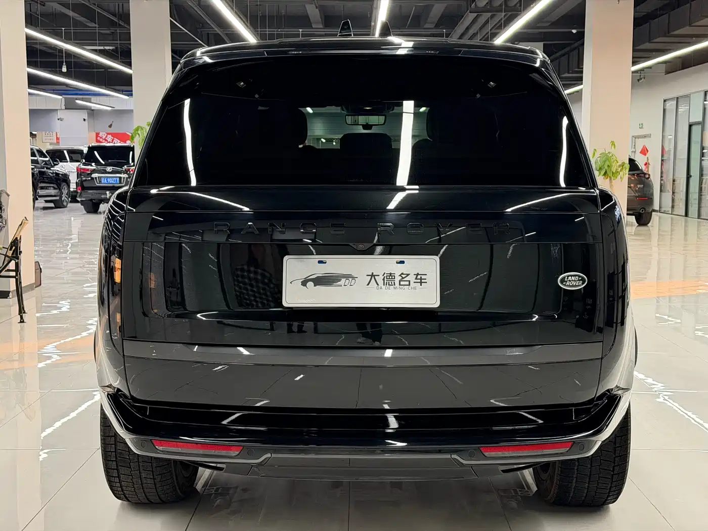 Land Rover Range Rover 2023 3.0 L6 360PS Golden Age Edition фото 5