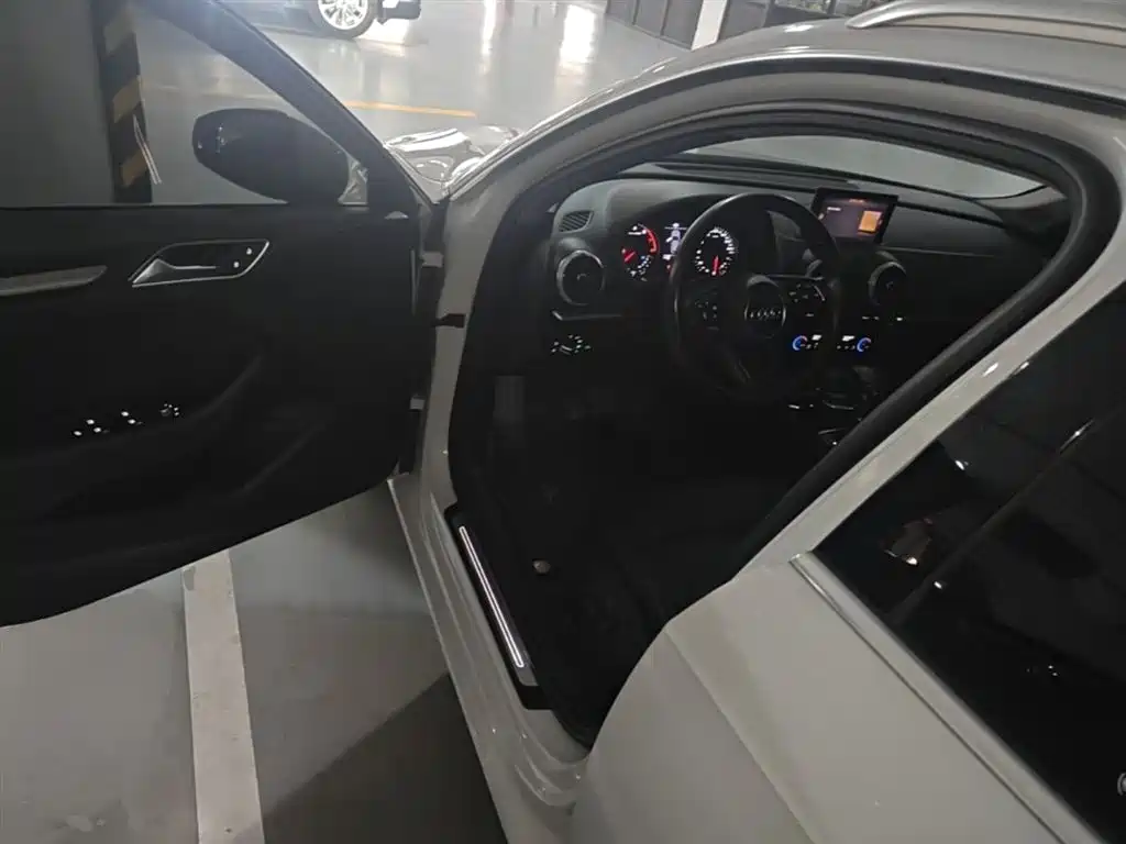 Audi A3 2018 30th Anniversary Sportback 35 TFSI Style фото 16