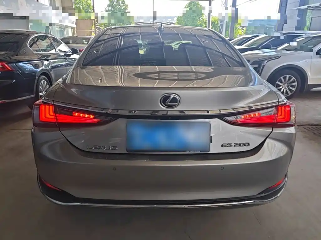 Фото 6 - Lexus ES