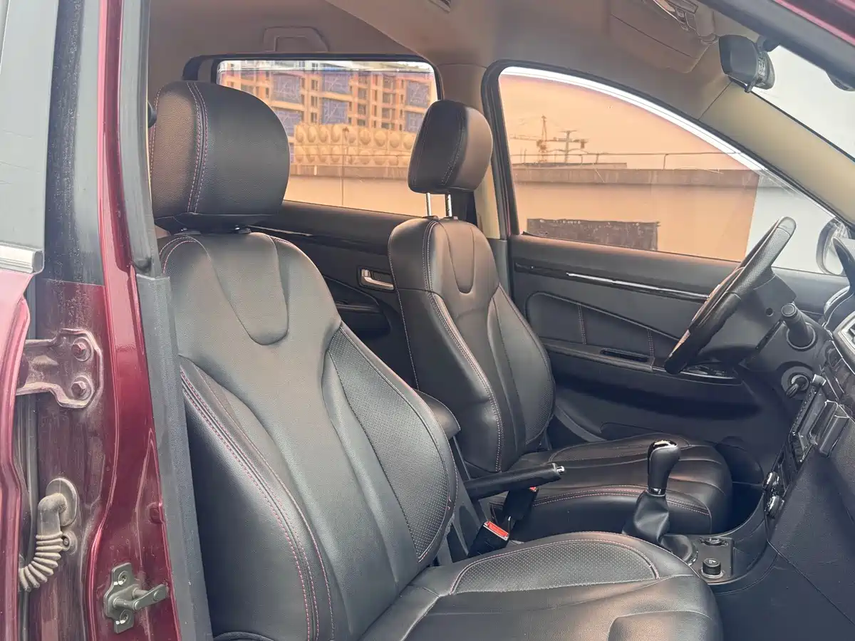 Dongfeng Fengguang Fengguang 370 2016 2016 1.5L Manual Elite Travel Edition 7-seater