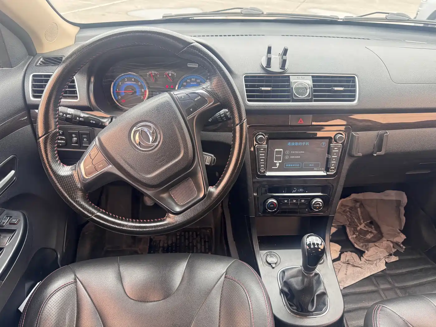 Dongfeng Fengguang Fengguang 370 2016 2016 1.5L Manual Elite Travel Edition 7-seater