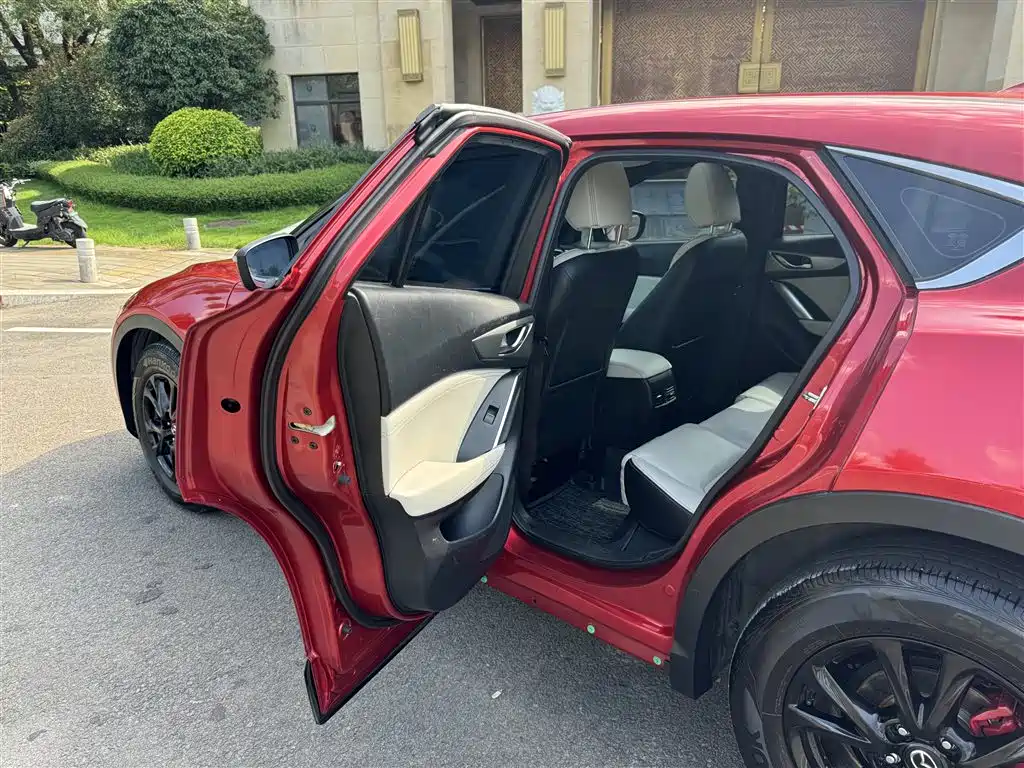 Photo 18 - Mazda CX-4