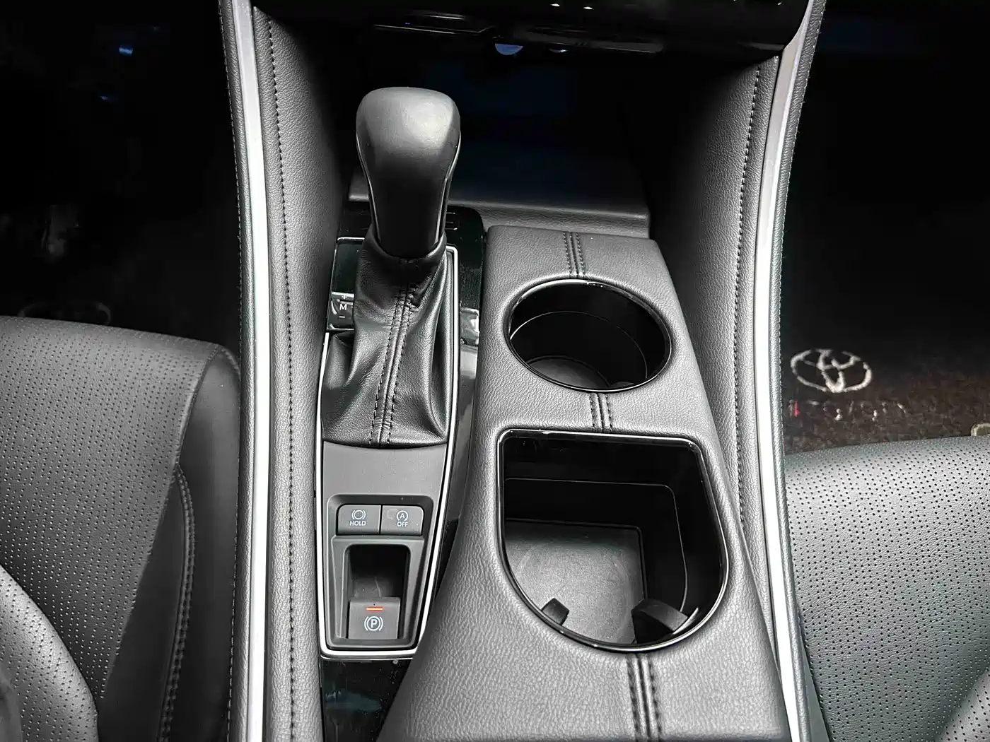 Toyota Avalon 2023 2.0L Premium Selection фото 12