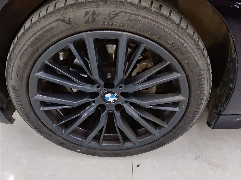 BMW 3 Series 2024 325i M Sport Shadowline Package фото 23