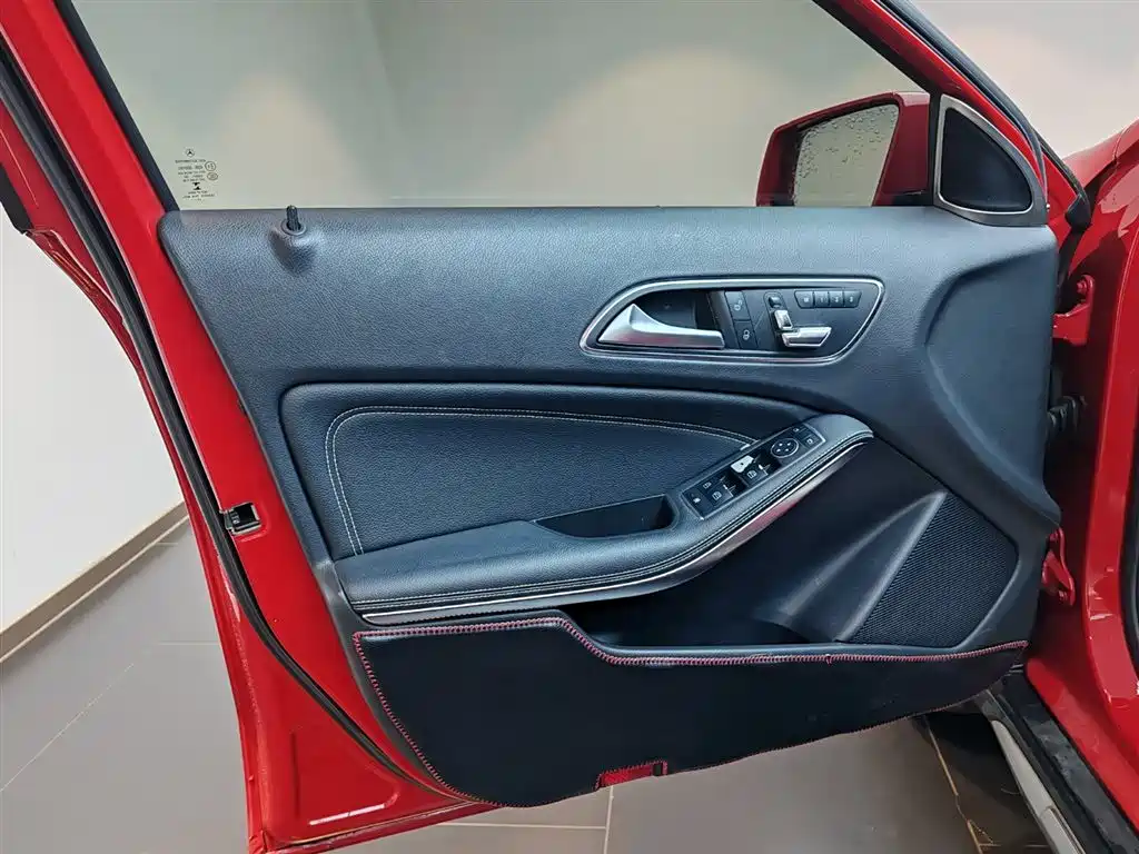 Mercedes-Benz GLA 2015 GLA 220 4MATIC Fashion Edition фото 10
