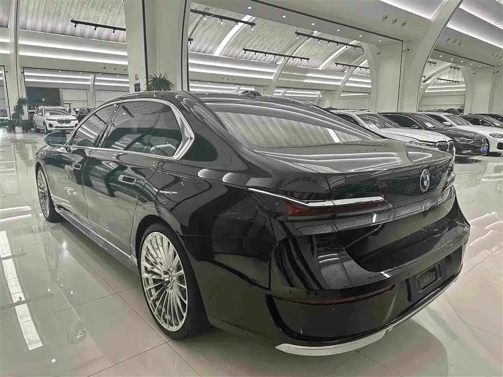 BMW 7 Series 2026 2026 740Li Leading Luxury Package