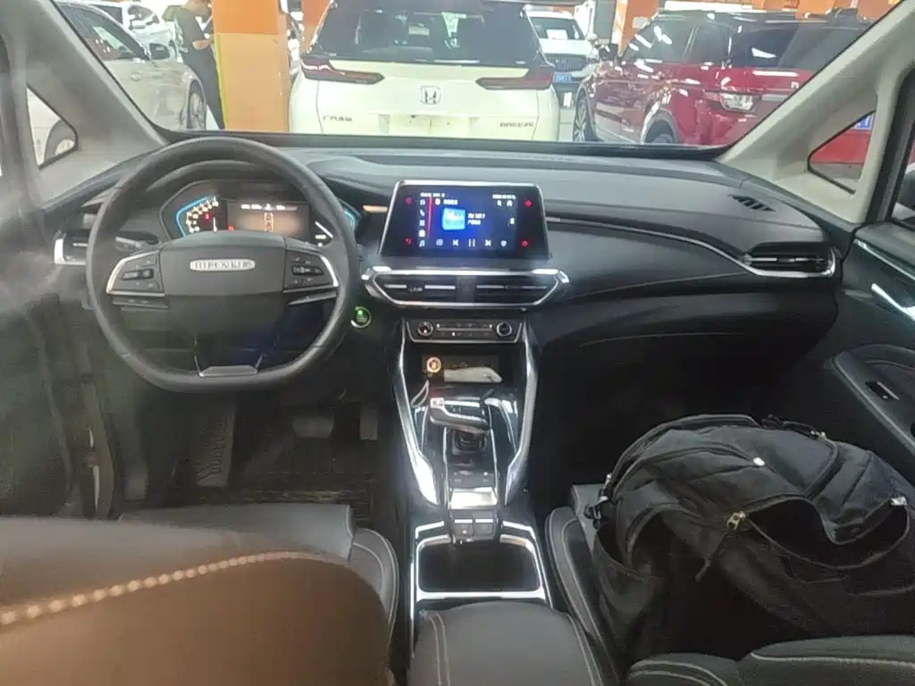 SAIC Maxus Dajia 5 2023 2022 1.3T PLUG IN Joy Edition (7-seater)