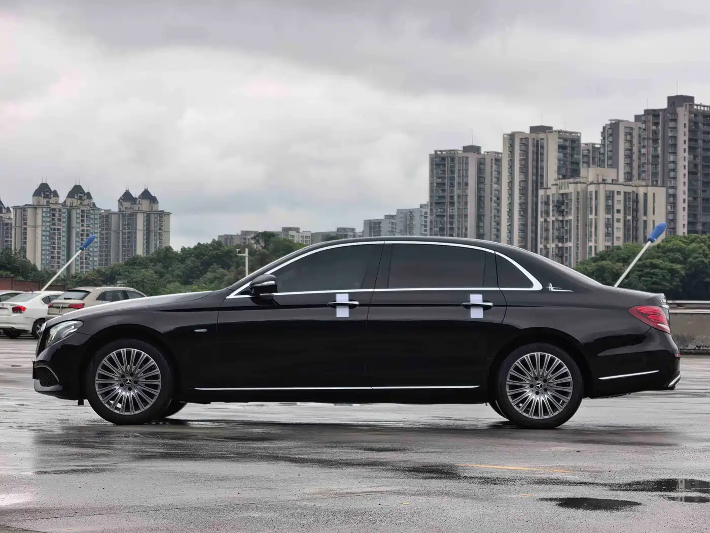 Mercedes-Benz E-Class 2020 E 300 L Luxury Model фото 13