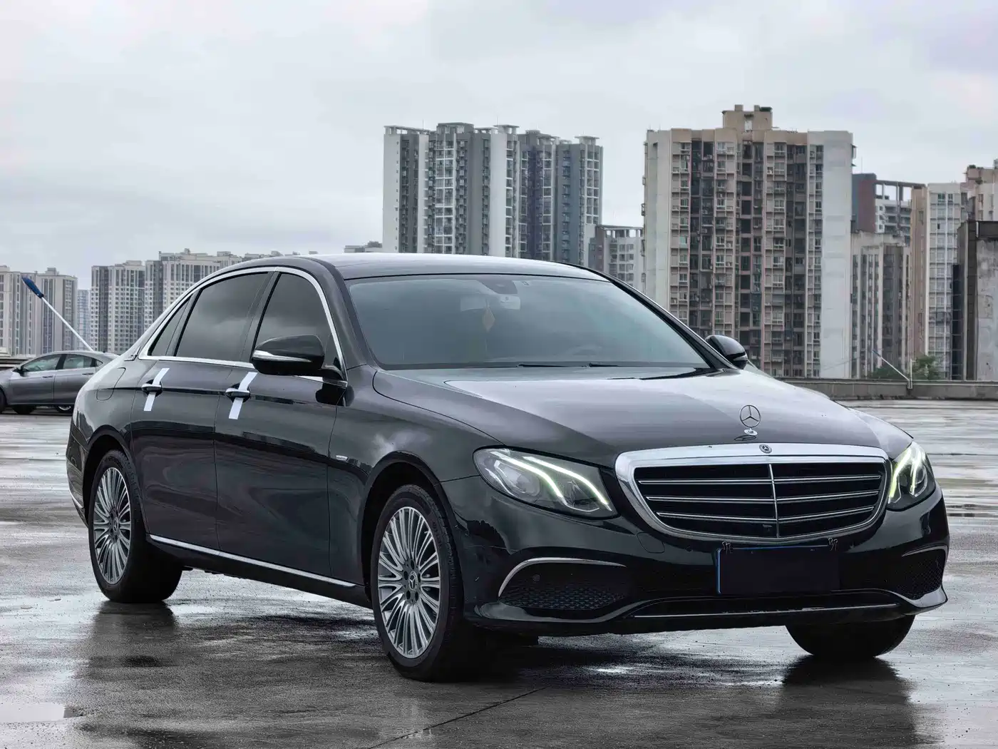 Mercedes-Benz E-Class 2020 E 300 L Luxury Model фото 3
