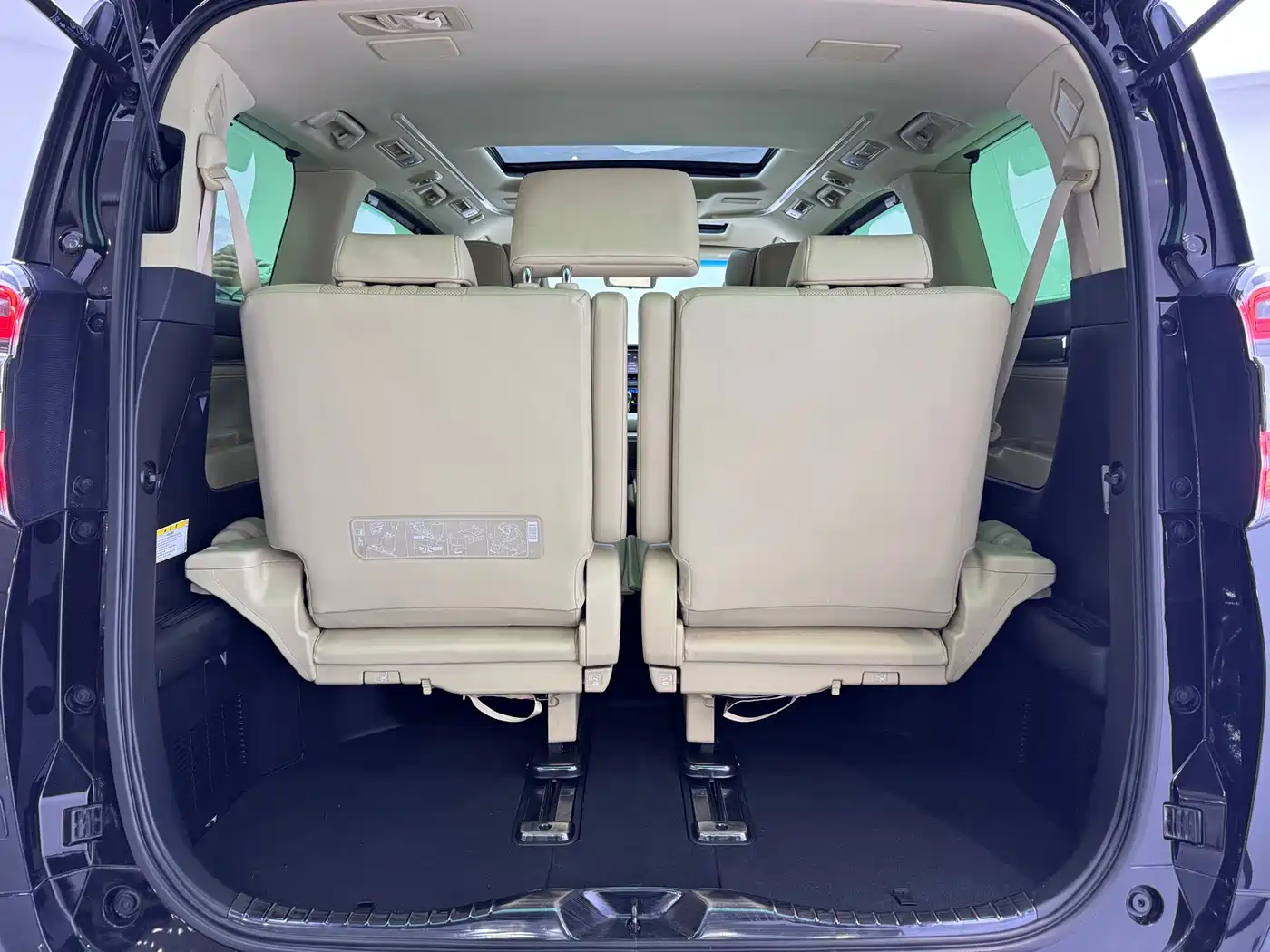 Toyota Vellfire 2019 Hybrid 2.5L HV Premium Edition фото 12