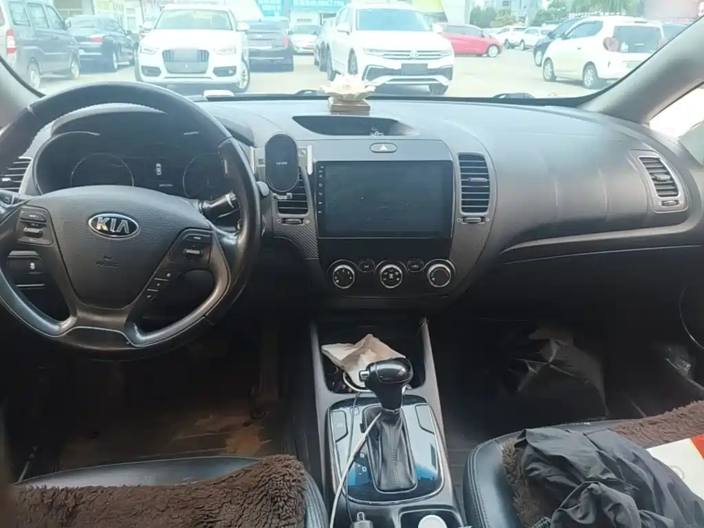 Photo 10 - Kia K3