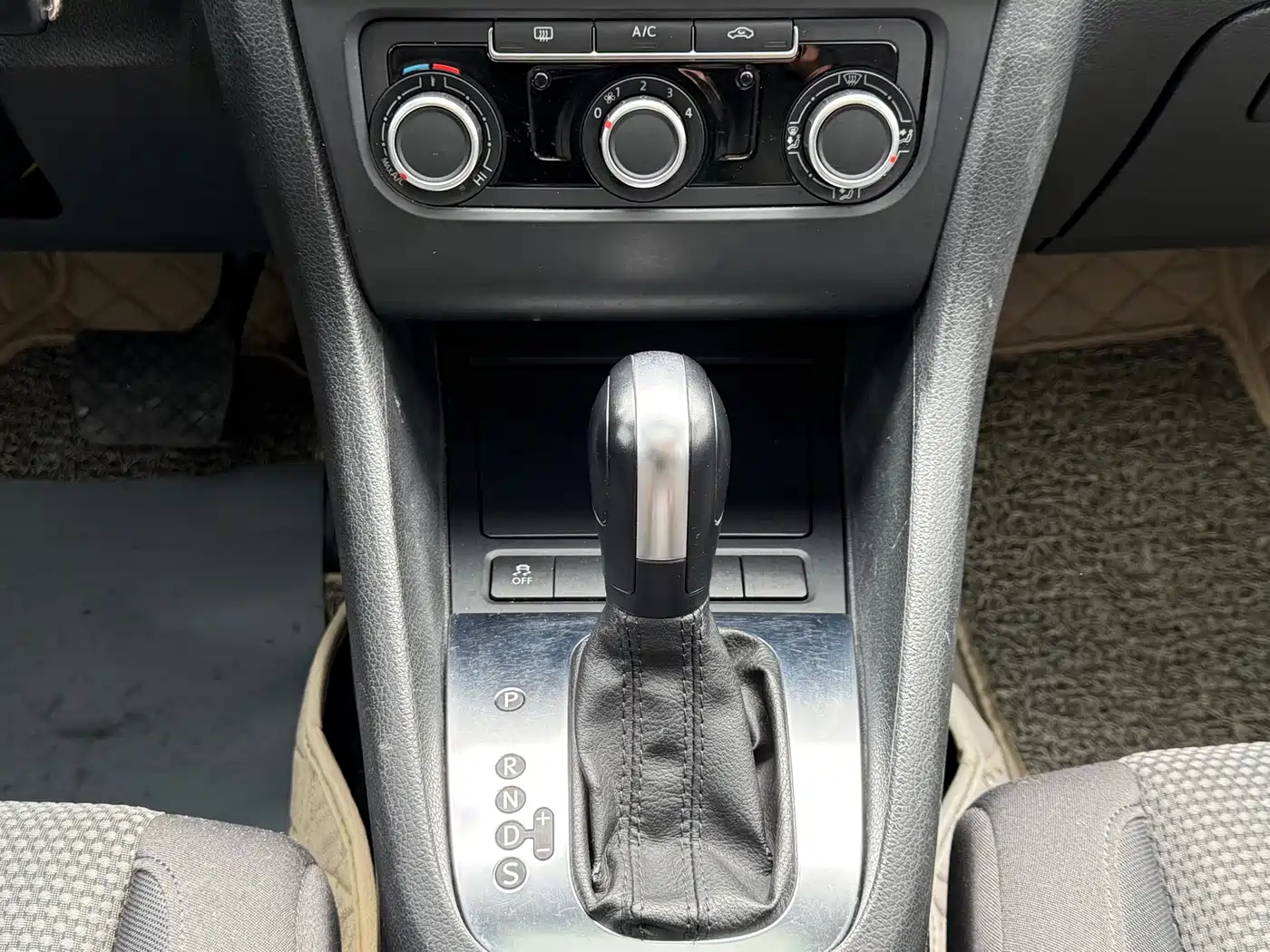 Volkswagen Golf 2012 1.6 Automatic Comfort Type фото 13