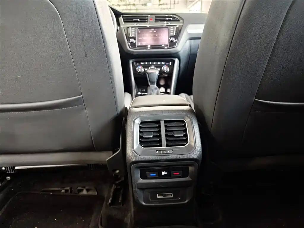Volkswagen Tiguan L 2017 380TSI Automatic 4WD Luxury Edition фото 24
