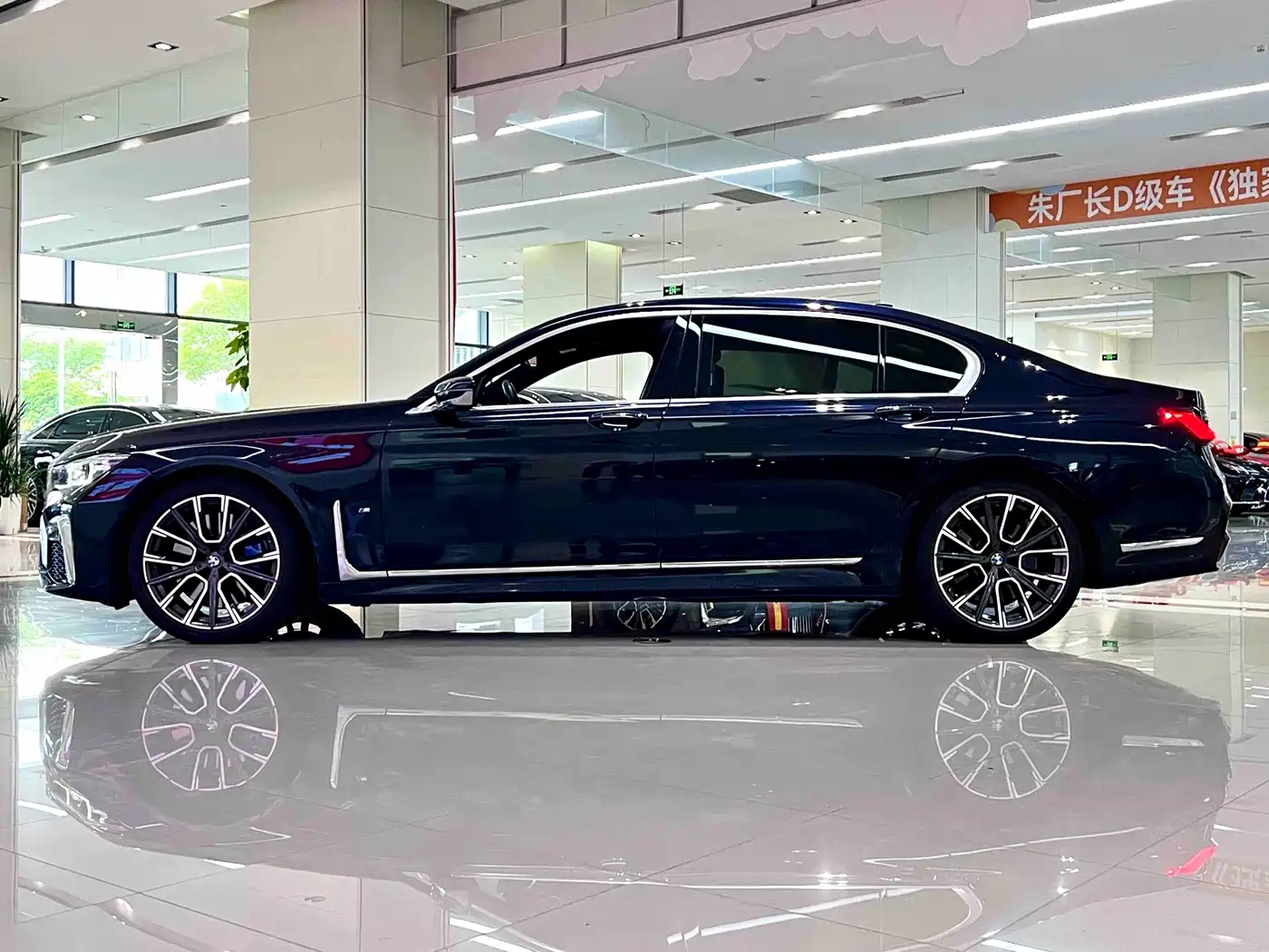 BMW 7 Series 2021 Model 740Li Leading M Sport Package фото 3