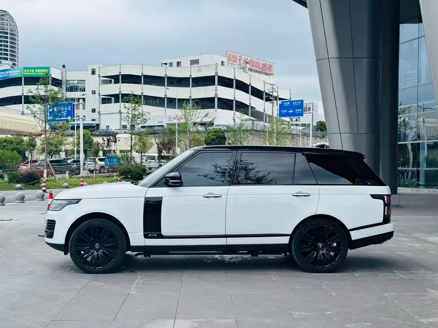 Land Rover Range Rover 2019 3.0 SC V6 Prestige Genesis Extended Edition фото 3