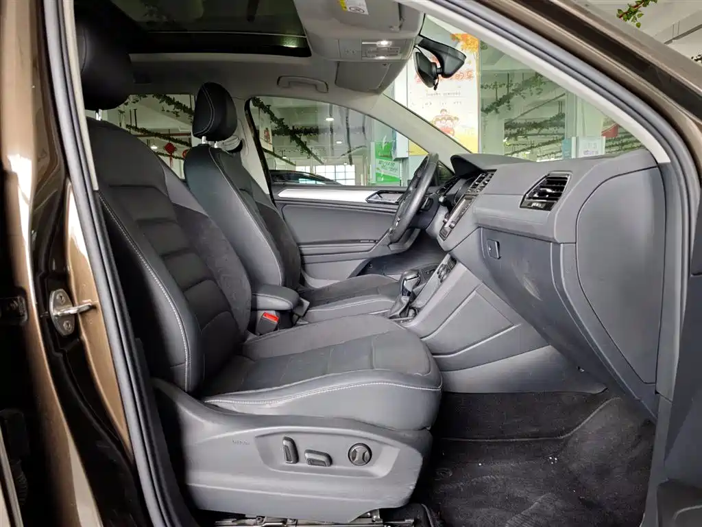 Volkswagen Tiguan L 2017 380TSI Automatic 4WD Luxury Edition фото 27