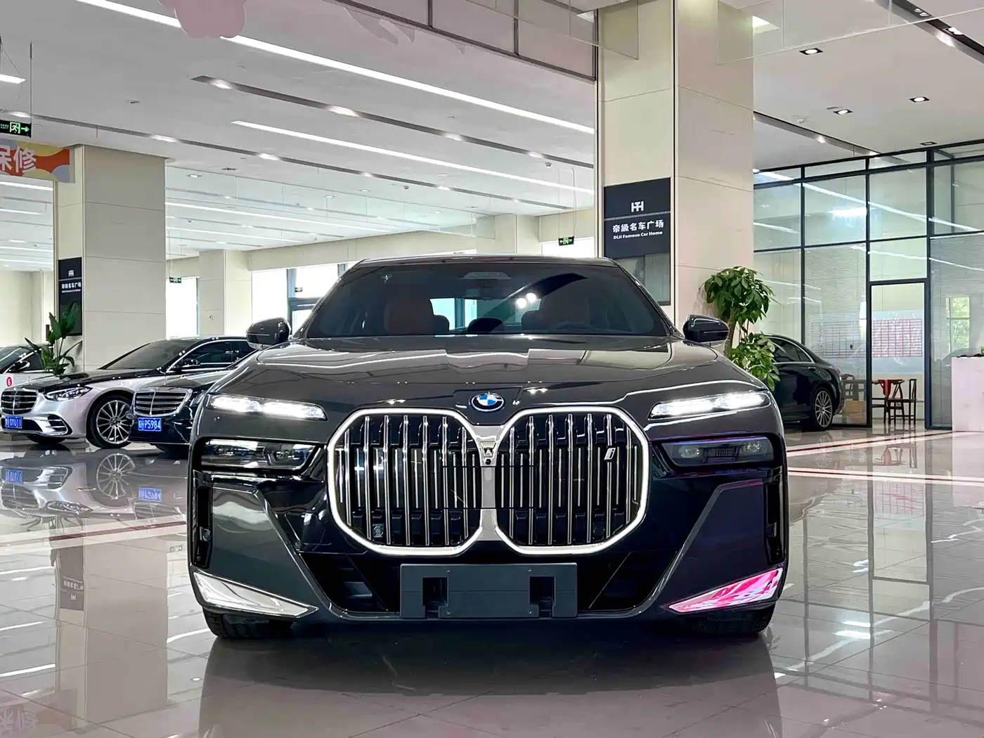 BMW i7 2023 eDrive50L Premium M Sport Package фото 2