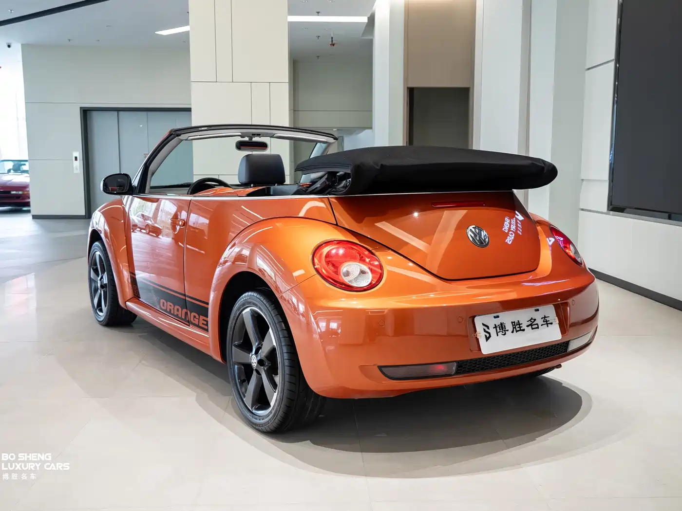 Volkswagen Beetle 2010 Model 2.0 BlackOrange Convertible Luxury Edition фото 40